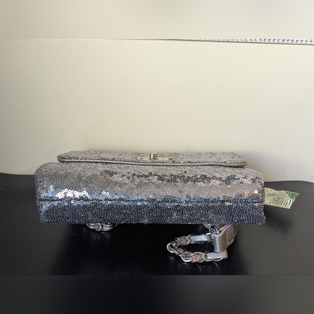 Badgley Mischka NWT Sequin Message Pearl Strap Crossbody FREE PURSE PILLOW - Picture 8 of 9